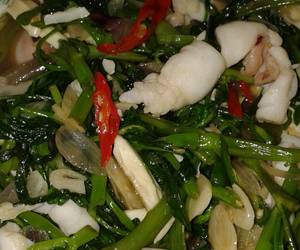 Ini Caranya cah kangkung cumi dgn saus tiram Praktis Enak Ini Caranya cah kangkung cumi dgn saus tiram Praktis Enak