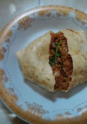 Foto resep Nasi goreng bakso bungkus dadar