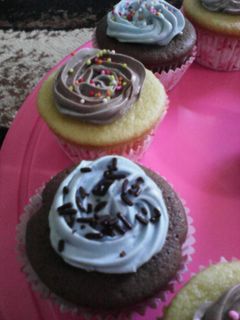 Foto resep Vanilla & Chocolate Cupcakes