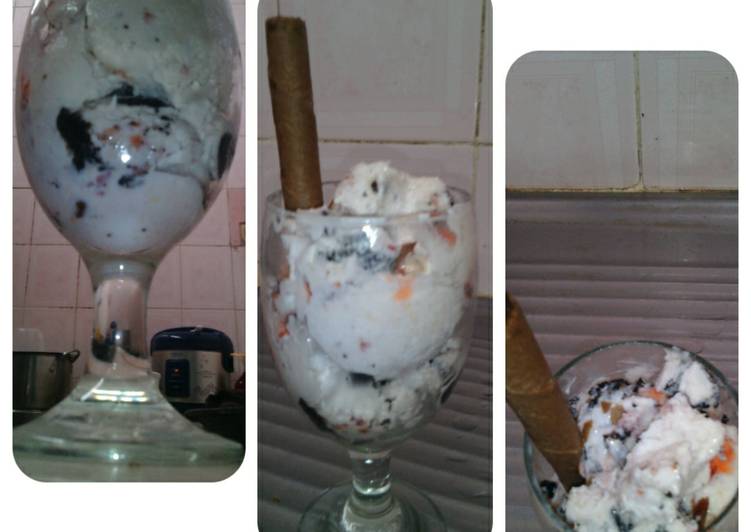 Ice cream vanila sweet stawberry