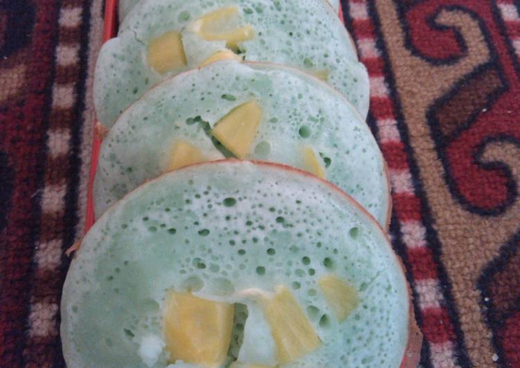 Proses Menyiapkan kue apem nangka lembut yang sempurna