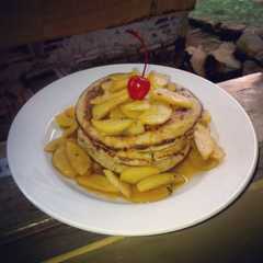 รูปของ Pancake Oatmeal Kismis Topping Apel Kayumanis untuk Diet