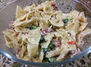 Foto resep Farfelle Carbonara with Beef Salami & Brocolli