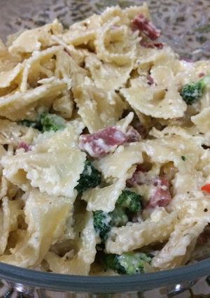Foto resep Farfelle Carbonara with Beef Salami & Brocolli