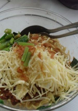 Foto resep INTERNET (indomie telor keju kornet)