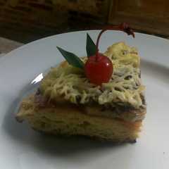 รูปของ Pizza Oatmeal Topping Pisang Coklat keju