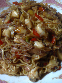 Foto resep Mie Goreng Cumi Ayam Suwir Express 10 Menit