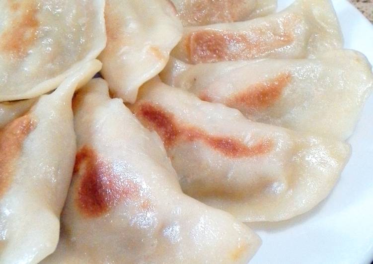 Gyoza isi ayam sayur (dumpling)