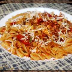 Fusilli Spicy Bolognese রেসিপির প্রধান ছবি