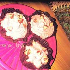 รูปของ red velvet cupcake