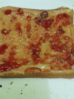 Foto resep Roti Panggang Selai Kacang dan Strawberry