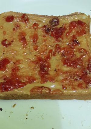 Foto resep Roti Panggang Selai Kacang dan Strawberry