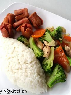 Foto resep Nasi Cah Brokoli Ayam
