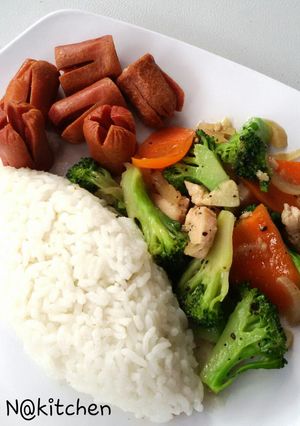 Foto resep Nasi Cah Brokoli Ayam