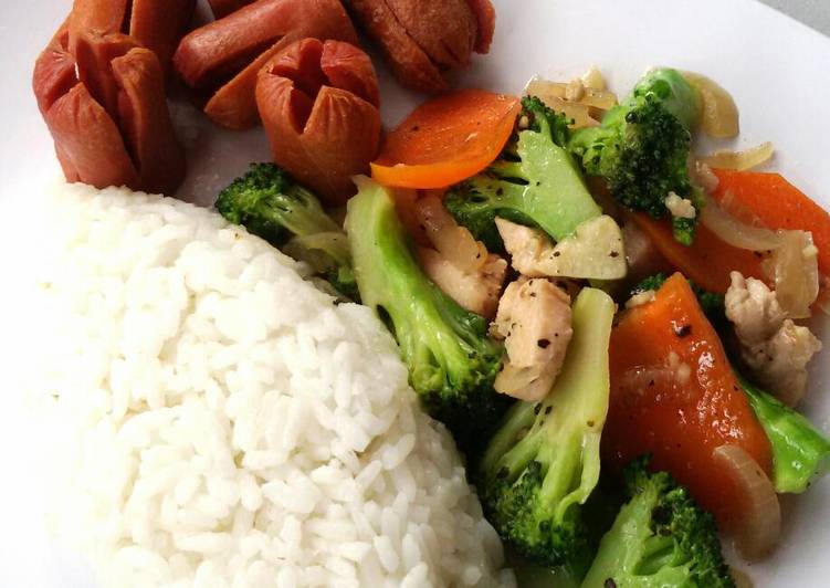 Resep Nasi Cah Brokoli Ayam Lezat