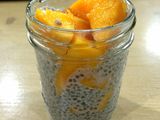 pudding chia with mango topping