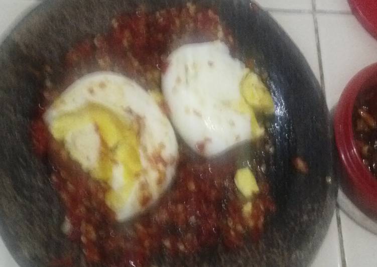 Resep Telur Penyet oleh Nonie - Cookpad