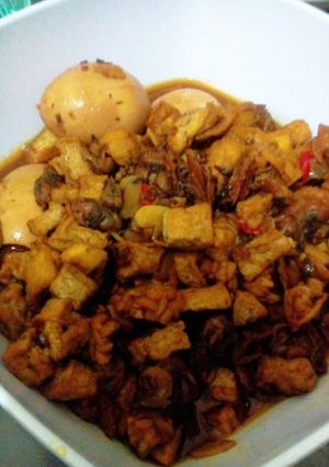 Foto resep KTT Tumis Kecap (Kerang, Tahu, Telur)