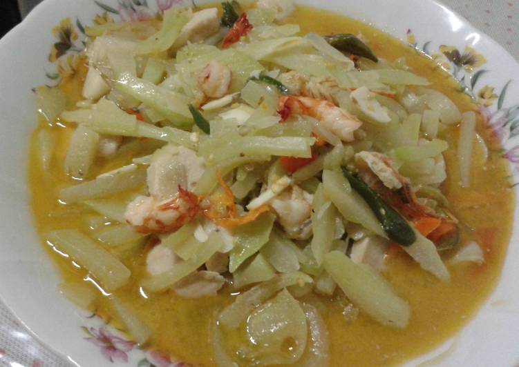 Resep labu siam udang masak santan oleh Bunda AtgafByan - Cookpad