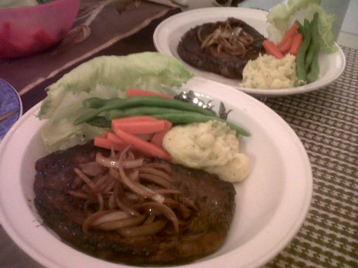 Cara Mudah Menyiapkan Resep Rib Eye Steak with Onion BBQ and Mashed Potato yang Menggugah Selera Anti Ribet, Uenak Banget