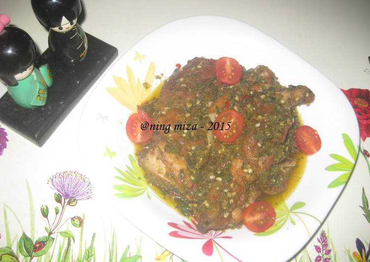 Resep Ayam Goreng Sambal Ijo oleh Aning Miza - Cookpad