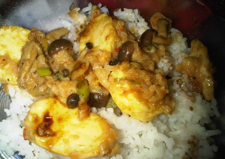 Cara Gampang Menyiapkan Nasi Tofu Jamur Pedas Anti Gagal