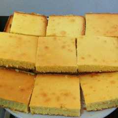 A picture of Simple Vanila Cake .