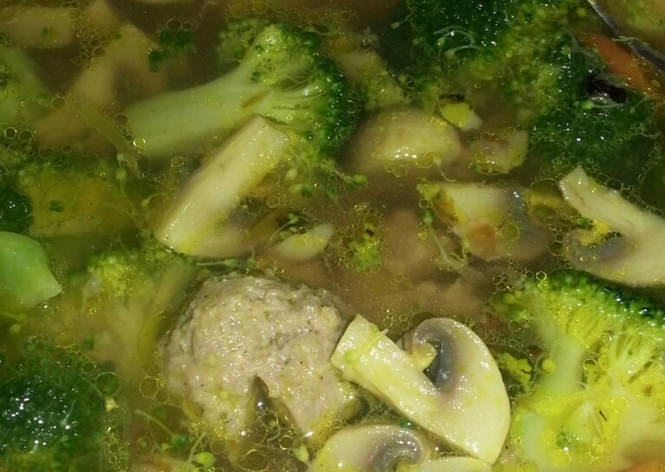 Soup Buntut bakso jamur-bumbu iris