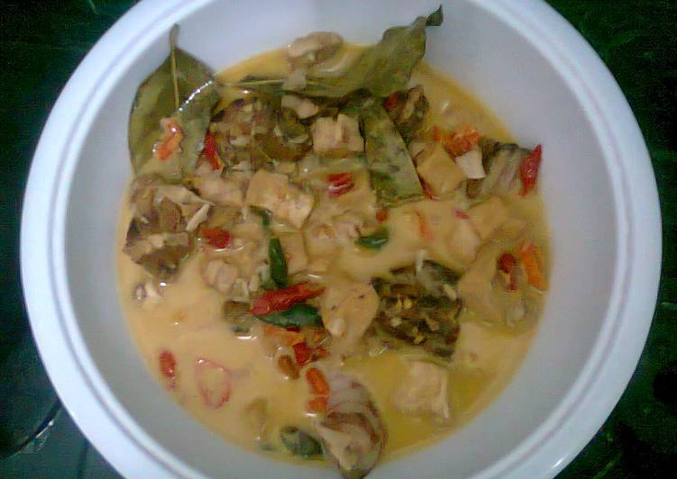 Proses meracik Mangut makin pedas makin asik Lezat