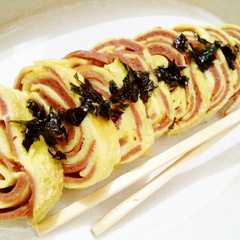รูปของ Tamagoyaki with smoke beef (egg rolls)