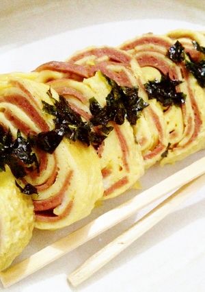 Foto resep Tamagoyaki with smoke beef (egg rolls)