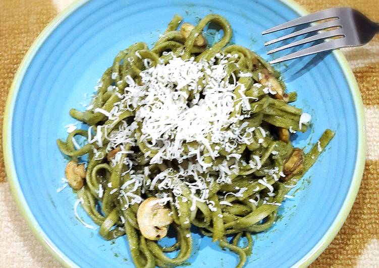Langkah Mudah untuk Menyiapkan Homemade Pesto Fettuccine with Mushroom yang Lezat