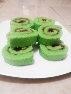 Foto resep Bolu Gulung Pandan Strawberry