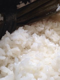 Foto resep Nasi putih pulen dengan agar-agar
