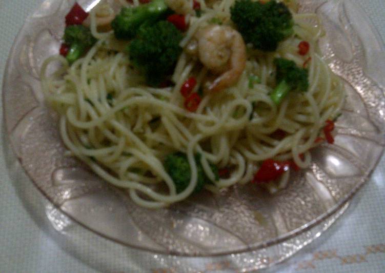 Resep spaghetty aglio olio with shrimp and veggie, Lezat