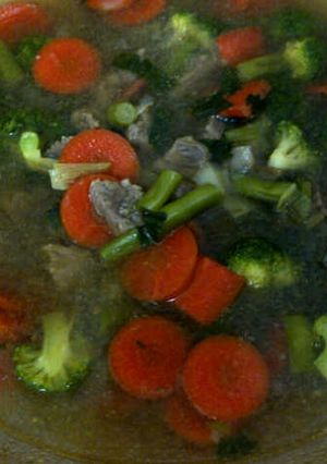 Foto resep sup daging sayur ceria simple