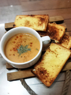 Foto resep tomato soup & garlic bread
