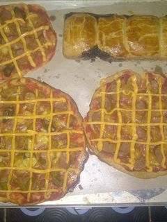 Foto resep Pizza Sossis Tuna & Roti Manis