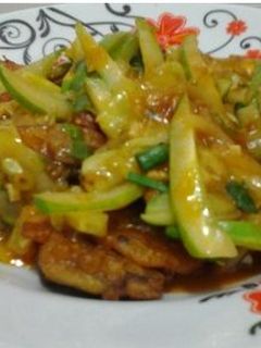 Foto resep ayam krispi siram saus timun asam manis 