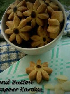 Foto resep Almond Button Cookies