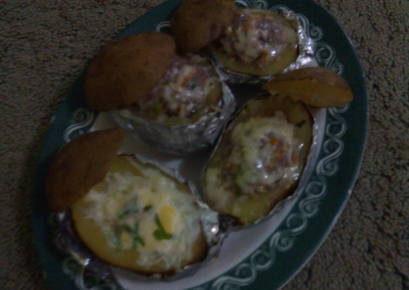 baked potato with beef n egg