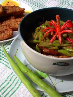 Foto resep tumis basah buncis ikan asin rebus