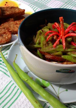 Foto resep tumis basah buncis ikan asin rebus
