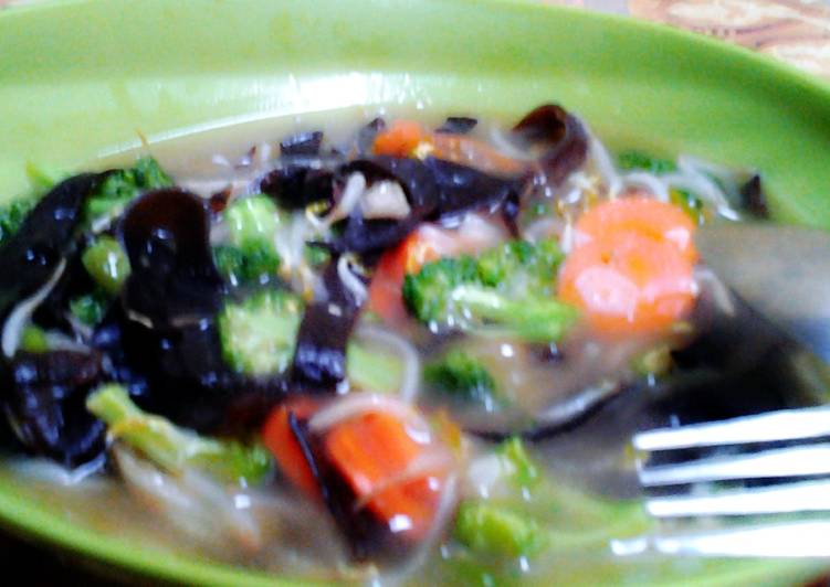 Cara Gampang Menyiapkan Black fungus sweet Brokoli saus tiram yang Sempurna