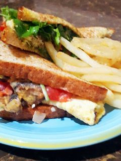 Foto resep Sandwich King with Homemade Onion Rings and French Fries