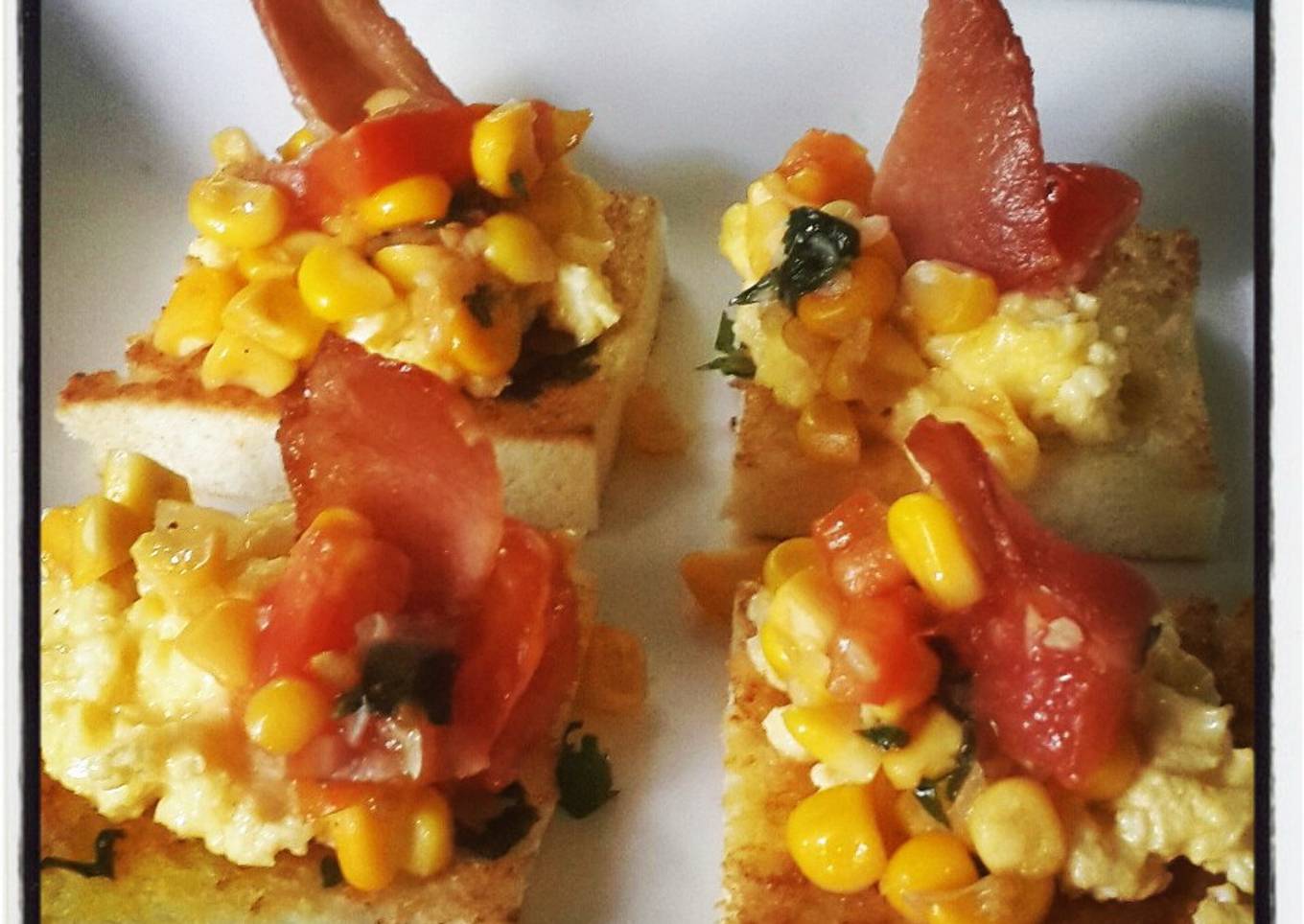 SCRAMBLE EGG WITH TOAST & BACON