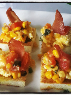 Foto resep SCRAMBLE EGG WITH TOAST & BACON