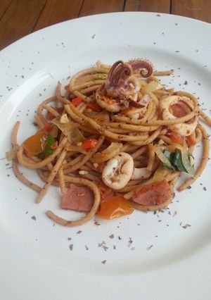 Foto resep Whole wheat pasta with seafood and veggies