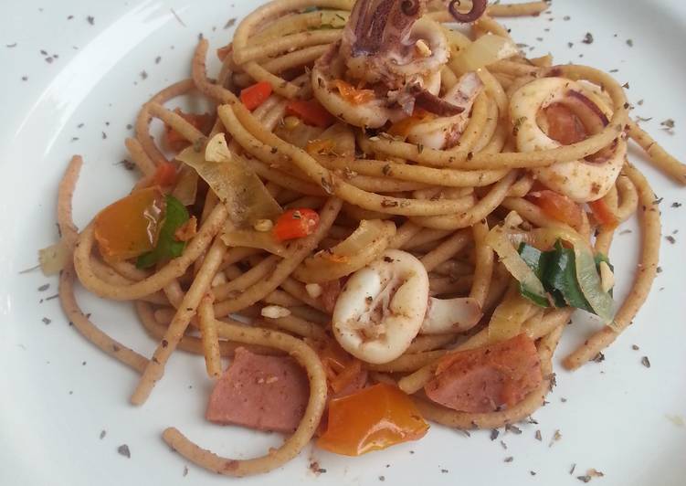 Resep Whole wheat pasta with seafood and veggies Anti Gagal
