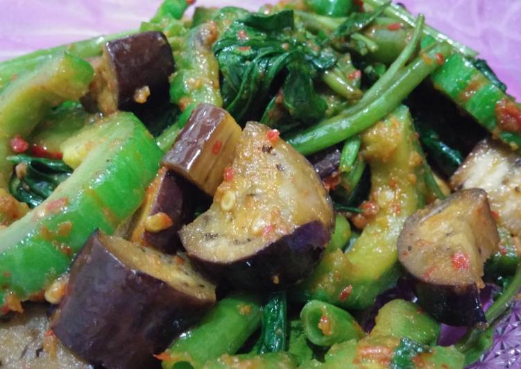  Resep  Tumis  Pare Terong  Kangkung  oleh J Frost Cookpad